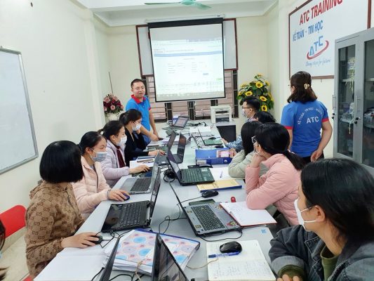 Trung tâm đào tạo kế toán tại Thanh Hóa .Gác lại những bộn bề cuộc sống, ngày ngày cắp cặp tới ATC để học thực hành tin học, kế toán thực tế.