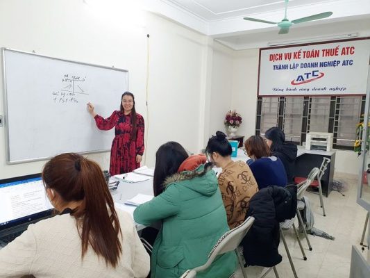 Hoc ke toan tai thanh hoa Sáng nay cô giảng hay và rạng rỡ quá...Lớp Kế toán mùa đông nhưng không hề thấy lạnh...Bởi lý thuyết nhẹ tênh